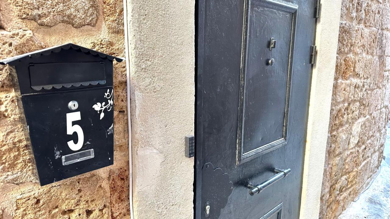 Knight House Akko Apartment Bagian luar foto